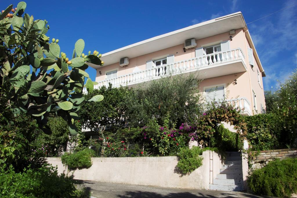 Apostolos & Eleni Family Apartments بيراما المظهر الخارجي الصورة