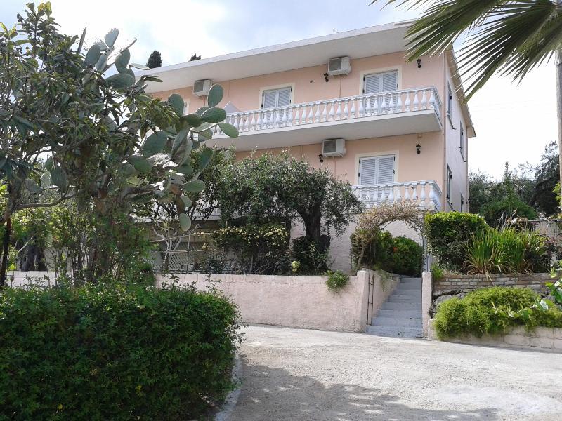Apostolos & Eleni Family Apartments بيراما المظهر الخارجي الصورة